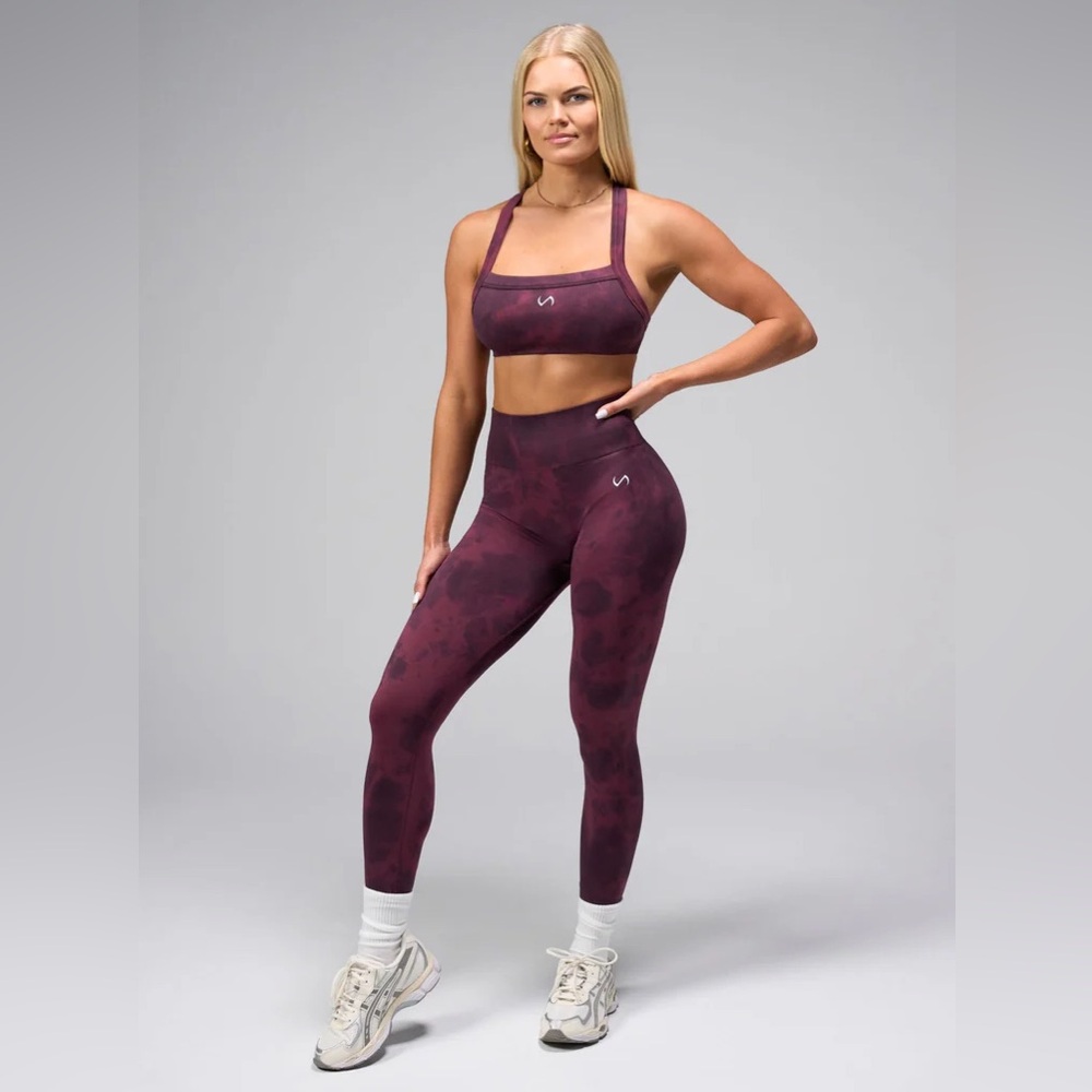 TLF Apparel COSMIC SEAMLESS SCRUNCH BUTT LEGGINGS cherry color